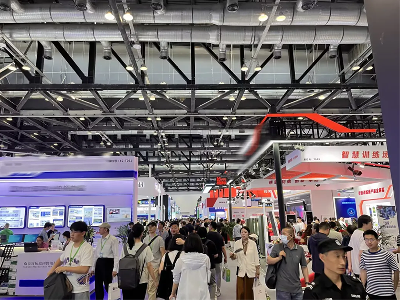 军博会盛大开展！太阳GG通讯自主立异，，，助力科技强军